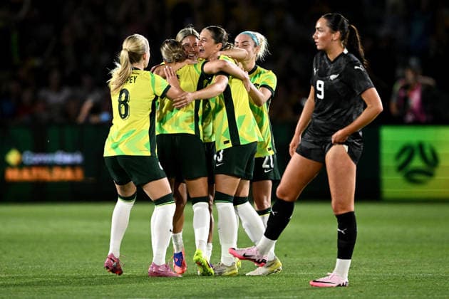 SOCCER AUSTRALIA NEW ZEALAND WOMEN, Kyra Cooney-Cross of the Matildas (centre) celebrates with teammates after scoring a goal during the International Women s friendly match between between Australia and New Zealand at Polytec Stadium in Gosford, Friday, November 28, 2025. ( NO ARCHIVING, EDITORIAL USE ONLY GOSFORD NEW SOUTH WALES AUSTRALIA  Copyright: xDANxHIMBRECHTSx 20251128189792713711