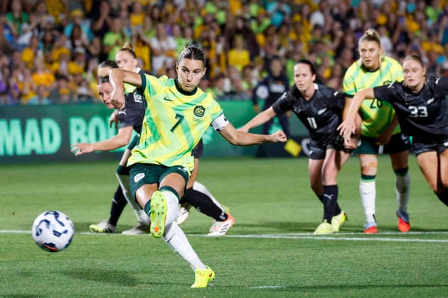 SOCCER AUSTRALIA NEW ZEALAND WOMEN, Steph Catley of the Matildas attempts a penalty during the International Women s Friendly match between between Australia and New Zealand at Polytec Stadium in Gosford, Friday, November 28, 2025. ( NO ARCHIVING, EDITORIAL USE ONLY GOSFORD NEW SOUTH WALES AUSTRALIA  Copyright: xMARKxEVANSx 20251128129513806535