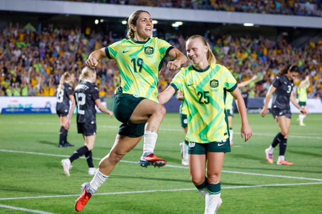 SOCCER AUSTRALIA NEW ZEALAND WOMEN, Katrina Gorry of the Matildas celebrates scoring a goal with team-mates during the International Women s Friendly match between between Australia and New Zealand at Polytec Stadium in Gosford, Friday, November 28, 2025. ( NO ARCHIVING, EDITORIAL USE ONLY GOSFORD NEW SOUTH WALES AUSTRALIA  Copyright: xMARKxEVANSx 20251128133771015263