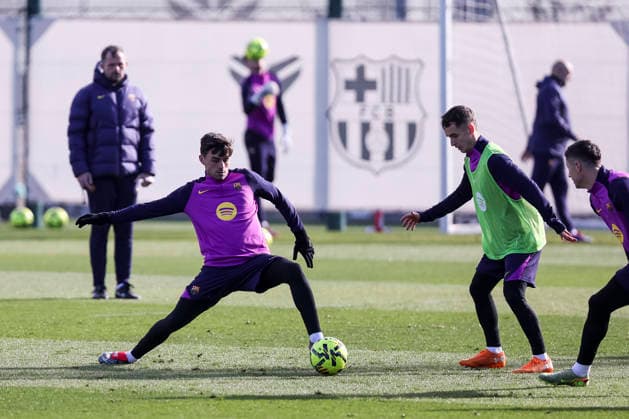 November 28, 2025, Sant Joan Despi, Barcelona, SPAIN: Pedri and Marc Casado during the training day of FC Barcelona, Barca ahead the Spanish League, La Liga EA Sports, football match against Deportivo Alaves at Ciudad Esportiva Joan Gamper on November 28, 2025 in Sant Joan Despi, Barcelona, Spain. Sant Joan Despi SPAIN - ZUMAa181 20251128_zaa_a181_002 Copyright: xJavierxBorregox