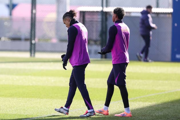 November 28, 2025, Sant Joan Despi, Barcelona, SPAIN: Raphinha and Lamine Yamal during the training day of FC Barcelona, Barca ahead the Spanish League, La Liga EA Sports, football match against Deportivo Alaves at Ciudad Esportiva Joan Gamper on November 28, 2025 in Sant Joan Despi, Barcelona, Spain. Sant Joan Despi SPAIN - ZUMAa181 20251128_zaa_a181_003 Copyright: xJavierxBorregox