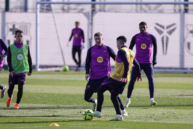 November 28, 2025, Sant Joan Despi, Barcelona, SPAIN: Robert Lewandowski during the training day of FC Barcelona, Barca ahead the Spanish League, La Liga EA Sports, football match against Deportivo Alaves at Ciudad Esportiva Joan Gamper on November 28, 2025 in Sant Joan Despi, Barcelona, Spain. Sant Joan Despi SPAIN - ZUMAa181 20251128_zaa_a181_011 Copyright: xJavierxBorregox