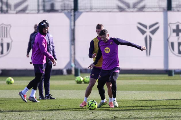 November 28, 2025, Sant Joan Despi, Barcelona, SPAIN: Dani Olmo, Robert Lewandowski and Jules Kounde during the training day of FC Barcelona, Barca ahead the Spanish League, La Liga EA Sports, football match against Deportivo Alaves at Ciudad Esportiva Joan Gamper on November 28, 2025 in Sant Joan Despi, Barcelona, Spain. Sant Joan Despi SPAIN - ZUMAa181 20251128_zaa_a181_013 Copyright: xJavierxBorregox