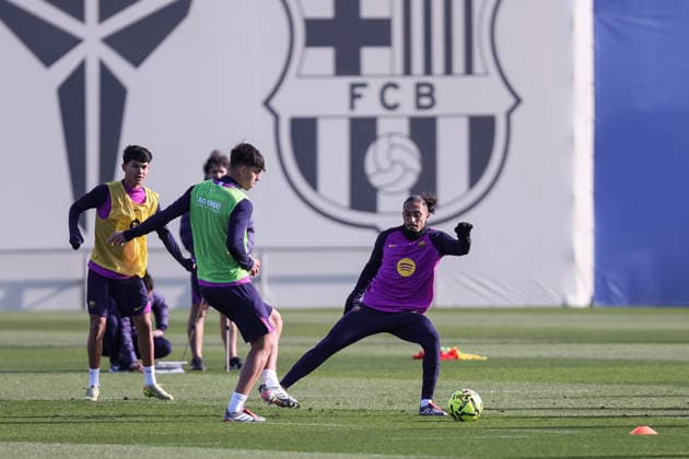 November 28, 2025, Sant Joan Despi, Barcelona, SPAIN: Raphinha during the training day of FC Barcelona, Barca ahead the Spanish League, La Liga EA Sports, football match against Deportivo Alaves at Ciudad Esportiva Joan Gamper on November 28, 2025 in Sant Joan Despi, Barcelona, Spain. Sant Joan Despi SPAIN - ZUMAa181 20251128_zaa_a181_020 Copyright: xJavierxBorregox