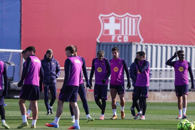 November 28, 2025, Sant Joan Despi, Barcelona, SPAIN: Lamine Yamal and Ferran Torres during the training day of FC Barcelona, Barca ahead the Spanish League, La Liga EA Sports, football match against Deportivo Alaves at Ciudad Esportiva Joan Gamper on November 28, 2025 in Sant Joan Despi, Barcelona, Spain. Sant Joan Despi SPAIN - ZUMAa181 20251128_zaa_a181_022 Copyright: xJavierxBorregox