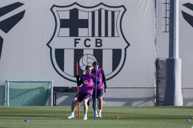 November 28, 2025, Sant Joan Despi, Barcelona, SPAIN: Frenkie de Jong during the training day of FC Barcelona, Barca ahead the Spanish League, La Liga EA Sports, football match against Deportivo Alaves at Ciudad Esportiva Joan Gamper on November 28, 2025 in Sant Joan Despi, Barcelona, Spain. Sant Joan Despi SPAIN - ZUMAa181 20251128_zaa_a181_025 Copyright: xJavierxBorregox