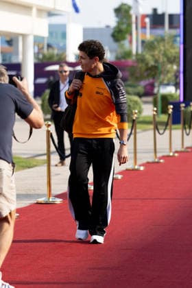 November 28, 2025, Goito, Lombardia, Italy: LANDO NORRIS (4, British F1 Driver, McLaren Formula 1 Team) entering the paddock on Friday at the Formula 1 Qatar Airways Qatar Grand Prix 2025 at the Lusail International Circuit in Doha Goito Italy - ZUMAr193 20251128_zsp_r193_026 Copyright: xSaraxRuffonix