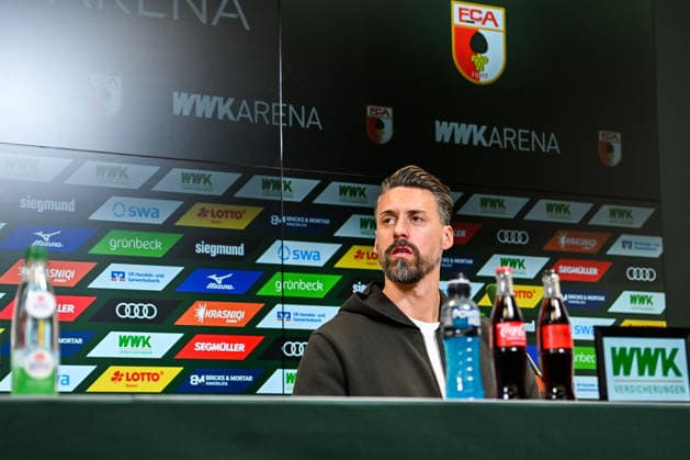 GER, 1 FBL, FC Augsburg vs Hamburger SV 22 11 2025, WWK Arena, Augsburg, GER, 1 FBL, FC Augsburg vs Hamburger SV, in the picture Sandro Wagner FC Augsburg , press conference after the match nordphotoxGmbHx xHafner nph00200