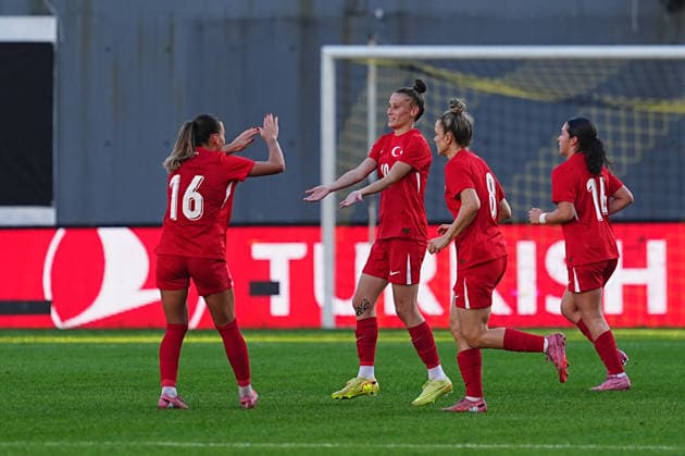 Turkiye v Albania - Friendly Match ISTANBUL, TURKIYE - NOVEMBER 28: Ebru Topcu (10) of Turkiye celebrates after scoring a goal with her team mates during a friendly match between Turkiye and Albania at Esenyurt Necmi Kadioglu Stadium in Istanbul, Turkiye on November 28, 2025. Adem Kutucu Anadolu Istanbul Turkey. Editorial use only. Please get in touch for any other usage.  Copyright: x2025xAnadoluxAdemxKutucux