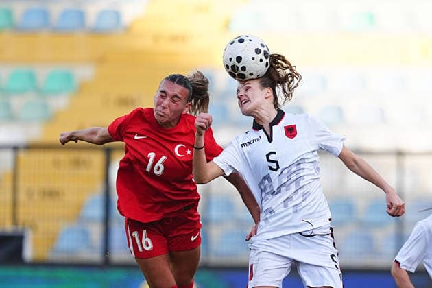 Turkiye v Albania - Friendly Match ISTANBUL, TURKIYE - NOVEMBER 28: Ece Turkoglu (16) of Turkiye in action against Arbiona Bajraktari (5) of Albania during a friendly match between Turkiye and Albania at Esenyurt Necmi Kadioglu Stadium in Istanbul, Turkiye on November 28, 2025. Adem Kutucu Anadolu Istanbul Turkey. Editorial use only. Please get in touch for any other usage.  Copyright: x2025xAnadoluxAdemxKutucux