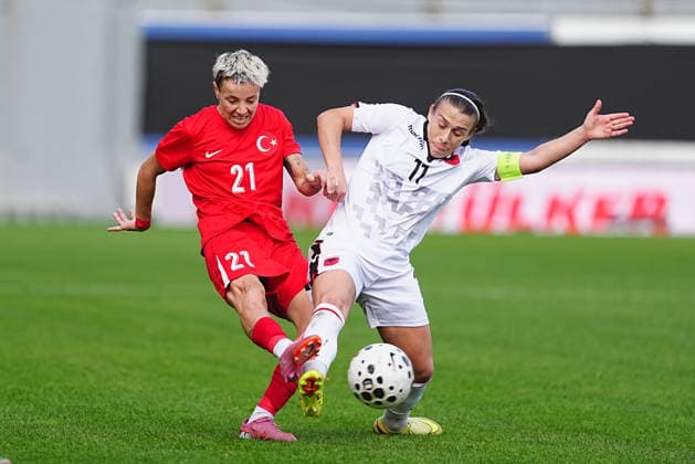 Turkiye v Albania - Friendly Match ISTANBUL, TURKIYE - NOVEMBER 28: Gulbin Hiz (21) of Turkiye in action against with Megi Dori (11) of Albania during a friendly match at Esenyurt Necmi Kadioglu Stadium in Istanbul, Turkiye on November 28, 2025. Adem Kutucu Anadolu Istanbul Turkey. Editorial use only. Please get in touch for any other usage.  Copyright: x2025xAnadoluxAdemxKutucux