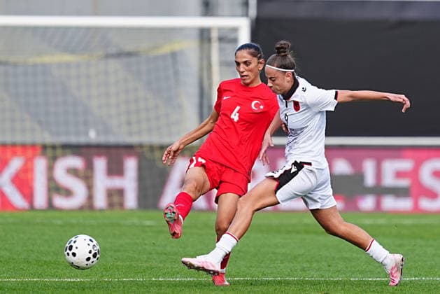 Turkiye v Albania - Friendly Match ISTANBUL, TURKIYE - NOVEMBER 28: Eda Karatas (L) of Turkiye in action against with Valentina Troka (R) of Albania during a friendly match at Esenyurt Necmi Kadioglu Stadium in Istanbul, Turkiye on November 28, 2025. Adem Kutucu Anadolu Istanbul Turkey. Editorial use only. Please get in touch for any other usage.  Copyright: x2025xAnadoluxAdemxKutucux