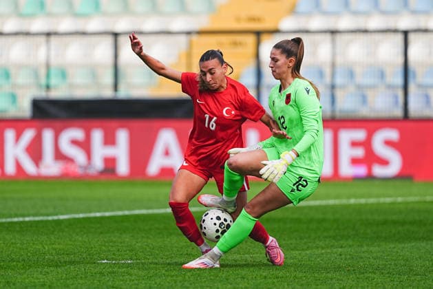 Turkiye v Albania - Friendly Match ISTANBUL, TURKIYE – NOVEMBER 28: Turkiye s Ece Turkoglu (16)) and Albania s Rajmonda Spahiu (12)battle for the ball during a friendly match between the Turkish women s national team, Nationalteam and Albania at Esenyurt Necmi Kadioglu Stadium in Istanbul, Turkiye on November 28, 2025. Adem Kutucu Anadolu Istanbul Turkey. Editorial use only. Please get in touch for any other usage.  Copyright: x2025xAnadoluxAdemxKutucux