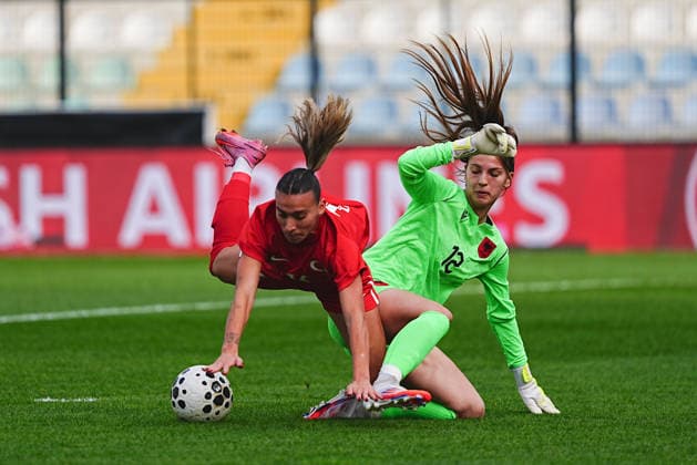 Turkiye v Albania - Friendly Match ISTANBUL, TURKIYE – NOVEMBER 28: Turkiye s Ece Turkoglu (16)) and Albania s Rajmonda Spahiu (12)battle for the ball during a friendly match between the Turkish women s national team, Nationalteam and Albania at Esenyurt Necmi Kadioglu Stadium in Istanbul, Turkiye on November 28, 2025. Adem Kutucu Anadolu Istanbul Turkey. Editorial use only. Please get in touch for any other usage.  Copyright: x2025xAnadoluxAdemxKutucux