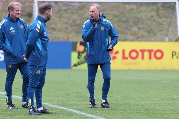 28 11 2025, xrekx, Soccer 3 Liga, 1 FC Saarbruecken Training v l Karsten Specht Head of Youth Department 1 FC Saarbruecken Bernd Heemsoth Co Coach 1 FC Saarbruecken Jürgen Juergen Luginger Sports Director 1 FC Saarbruecken DFL DFB REGULATIONS PROHIBIT ANY USE OF PHOTOGRAPHS as IMAGE SEQUENCES and or QUASI VIDEO Saarbruecken