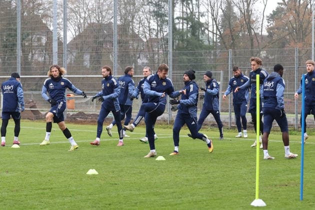 28 11 2025, xrekx, Fussball 3 Liga, 1 FC Saarbruecken Training v l Tim Civeja 1 FC Saarbruecken DFL DFB REGULATIONS PROHIBIT ANY USE OF PHOTOGRAPHS as IMAGE SEQUENCES and or QUASI VIDEO Saarbruecken