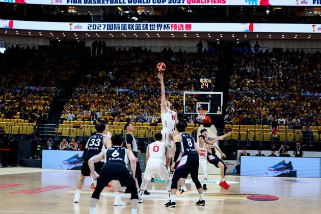 (251128) -- BEIJING, Nov. 28, 2025 -- Zhou Qi (top) of China jumps the ball during the Group B match between China and South Korea at the FIBA Basketball World Cup Asian Qualifiers in Beijing, capital of China, Nov. 28, 2025. ) (SP)CHINA-BEIJING-BASKETBALL-FIBA WORLD CUP 2025 ASIAN QUALIFIERS-CHN VS KOR (CN) WangxKaiyan 