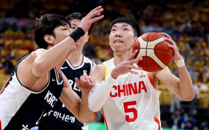 (251128) -- BEIJING, Nov. 28, 2025 -- Liao Sanning (R) of China tries to go for a layup during the Group B match between China and South Korea at the FIBA Basketball World Cup Asian Qualifiers in Beijing, capital of China, Nov. 28, 2025. ) (SP)CHINA-BEIJING-BASKETBALL-FIBA WORLD CUP 2025 ASIAN QUALIFIERS-CHN VS KOR (CN) WangxKaiyan 