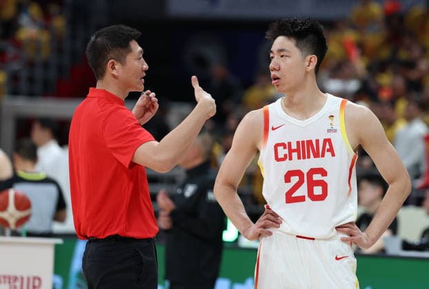 (251128) -- BEIJING, Nov. 28, 2025 -- Zhu Junlong (R) of China listens to coach Li Ang before the Group B match between China and South Korea at the FIBA Basketball World Cup Asian Qualifiers in Beijing, capital of China, Nov. 28, 2025. ) (SP)CHINA-BEIJING-BASKETBALL-FIBA WORLD CUP 2025 ASIAN QUALIFIERS-CHN VS KOR (CN) WangxKaiyan 