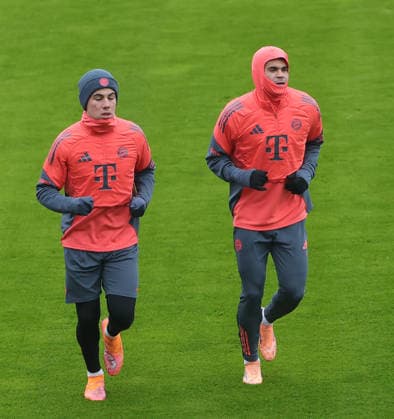 27 11 2025, FC Bayern, Saebenerstrasse Muenchen, Football, Sport in the picture Felipe Chavez and Luis Diaz FC Bayern Muenchen