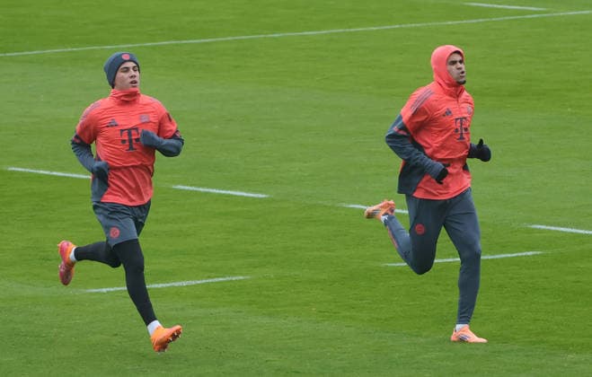 27.11.2025, FC Bayern, Saebenerstrasse Muenchen, Fussball, im Bild: Felipe Chavez und Luis Diaz (FC Bayern Muenchen)