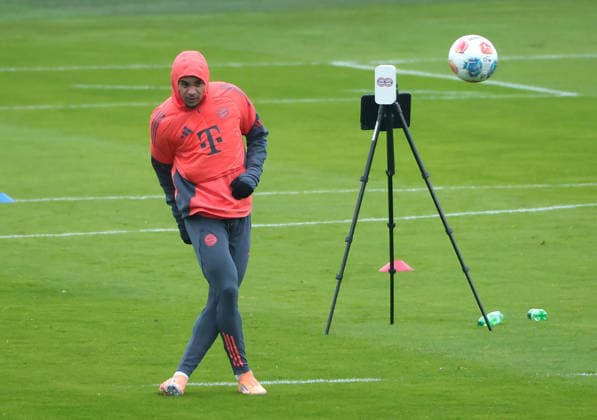 27 11 2025, FC Bayern, Saebenerstrasse Muenchen, Soccer, Sport in the picture Luis Diaz FC Bayern Muenchen