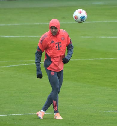 27 11 2025, FC Bayern, Saebenerstrasse Muenchen, Soccer, Sport in the picture Luis Diaz FC Bayern Muenchen