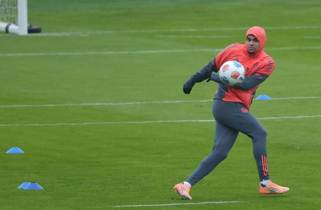 27 11 2025, FC Bayern, Saebenerstrasse Muenchen, Soccer, Sport in the picture Luis Diaz FC Bayern Muenchen