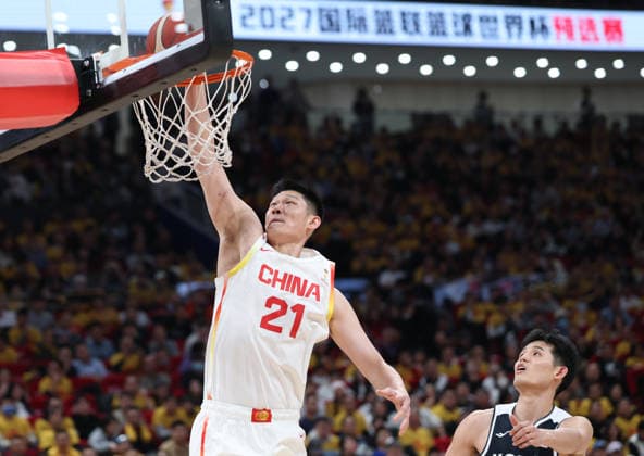 (251128) -- BEIJING, Nov. 28, 2025 -- Hu Jinqiu (L) of China goes up for a dunk during the Group B match between China and South Korea at the FIBA Basketball World Cup Asian Qualifiers in Beijing, capital of China, Nov. 28, 2025. ) (SP)CHINA-BEIJING-BASKETBALL-FIBA WORLD CUP 2025 ASIAN QUALIFIERS-CHN VS KOR (CN) ZhangxChenlin 