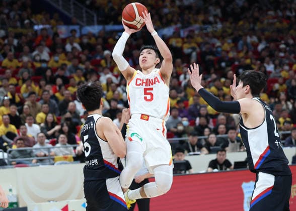 (251128) -- BEIJING, Nov. 28, 2025 -- Liao Sanning (C) of China shoots the ball during the Group B match between China and South Korea at the FIBA Basketball World Cup Asian Qualifiers in Beijing, capital of China, Nov. 28, 2025. ) (SP)CHINA-BEIJING-BASKETBALL-FIBA WORLD CUP 2025 ASIAN QUALIFIERS-CHN VS KOR (CN) ZhangxChenlin 