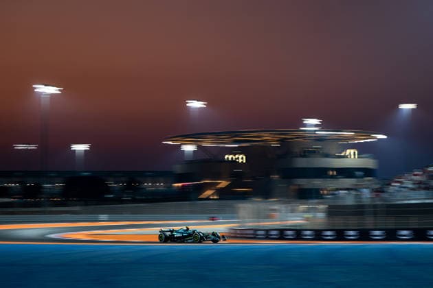 Fernando Alonso Aston Martin Aramco F1 Team, Spain, 14 in AMR25 at turn 2 during sunset, QTR, Formula 1 World Championship, Qatar Grand Prix, Lusail International Circuit, Free Practice, 28 11 2025 QTR, Formula 1 World Championship, Qatar Grand Prix, Lusail International Circuit, 28 11 2025 Lusail Copyright: xEibner-Pressefoto Memmlerx EP_MMR
