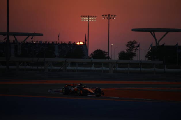 Oscar Piastri McLaren Formula 1 Team, 81 , Free Practice 1, FP1, Free Practice 1, QAT, Formula 1 World Championship, Qatar Grand Prix, Doha, Lusail, Lusail International Circuit, Friday, 28 11 2025 QTR, Formula 1 World Championship, Qatar Grand Prix, Doha, Lusail, Lusail International Circuit, Friday, 28 11 2025 Doha Copyright: xEibner-Pressefoto AnnikaxGrafx EP_AGF