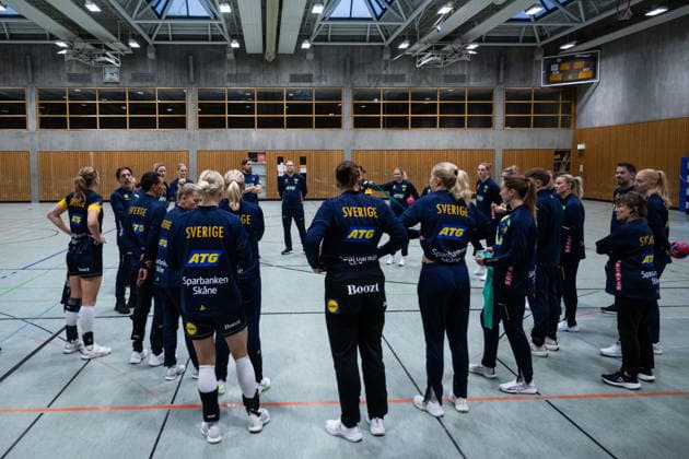 251128 Players of the Swedish women s national handball team at a training session during the 2025 IHF World Women s Handball Championship on November 28, 2025 in Stuttgart. Photo: Emma Wallskog BILDBYRAN COP 320 EW0594 handball handboll handball bbeng vm handball-vm handbolls-vm ihf handball World Championship, WM, Weltmeisterschaft world handball championship 2025 world championship 2025 träning practice training sverige sweden day 3 dam  Copyright: EMMAxWALLSKOG BB251128EW038