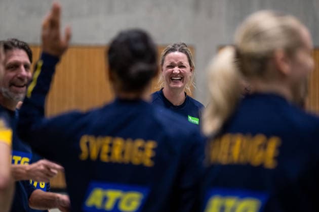 251128 Assistant coach Johanna Wiberg of the Swedish women s national handball team at a training session during the 2025 IHF World Women s Handball Championship on November 28, 2025 in Stuttgart. Photo: Emma Wallskog BILDBYRAN COP 320 EW0594 handball handboll handball bbeng vm handball-vm handbolls-vm ihf handball World Championship, WM, Weltmeisterschaft world handball championship 2025 world championship 2025 träning practice training sverige sweden day 3 dam  Copyright: EMMAxWALLSKOG BB251128EW039