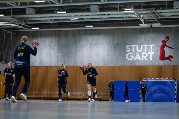 251128 Jenny Carlson and Nina Koppang of the Swedish women s national handball team at a training session during the 2025 IHF World Women s Handball Championship on November 28, 2025 in Stuttgart. Photo: Emma Wallskog BILDBYRAN COP 320 EW0594 handball handboll handball bbeng vm handball-vm handbolls-vm ihf handball World Championship, WM, Weltmeisterschaft world handball championship 2025 world championship 2025 träning practice training sverige sweden day 3 dam  Copyright: EMMAxWALLSKOG BB251128EW045