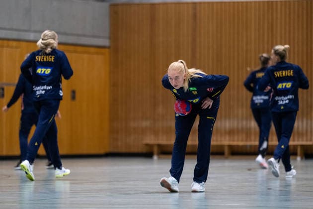 251128 Tyra AxnÃ r of the Swedish women s national handball team at a training session during the 2025 IHF World Women s Handball Championship on November 28, 2025 in Stuttgart. Photo: Emma Wallskog BILDBYRAN COP 320 EW0594 handball handboll handball bbeng vm handball-vm handbolls-vm ihf handball World Championship, WM, Weltmeisterschaft world handball championship 2025 world championship 2025 träning practice training sverige sweden day 3 dam  Copyright: EMMAxWALLSKOG BB251128EW048