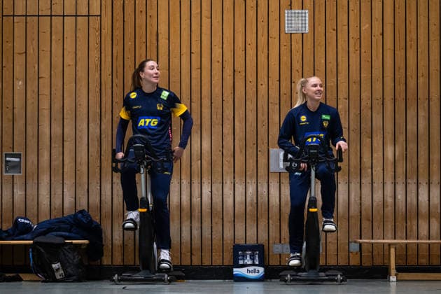 251128 Anna Lagerquist and Mathilda Lundström of the Swedish women s national handball team at a training session during the 2025 IHF World Women s Handball Championship on November 28, 2025 in Stuttgart. Photo: Emma Wallskog BILDBYRAN COP 320 EW0594 handball handboll handball bbeng vm handball-vm handbolls-vm ihf handball World Championship, WM, Weltmeisterschaft world handball championship 2025 world championship 2025 träning practice training sverige sweden day 3 dam  Copyright: EMMAxWALLSKOG BB251128EW052