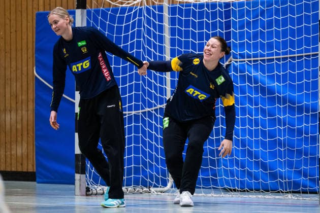 251128 Goalkeeper Johanna Bundsen and goalkeeper Filippa Idén of the Swedish women s national handball team at a training session during the 2025 IHF World Women s Handball Championship on November 28, 2025 in Stuttgart Photo Emma Wallskog BILDBYRAN COP 320 EW0594 handball handboll handball bbeng vm handball vm handbolls vm ihf handball world championship world handball championship 2025 world championship 2025 träning practice training sverige sweden day 3 dam  Copyright: EMMAxWALLSKOG BB251128EW064