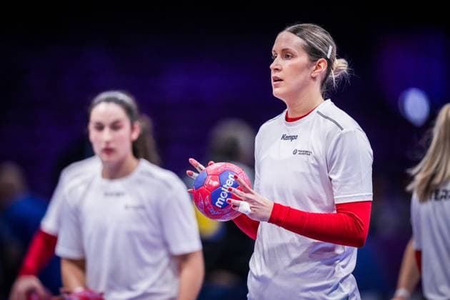 ROTTERDAM , 28-11-2025 , Rotterdam Ahoy , Womens World Championship, WM, Weltmeisterschaft Handball 2025 , match between Austria and Egypt , picture shows player of Austria during the warming up Austria - Egypt (women)  x32232065x Copyright: