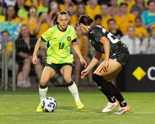 November 28, 2025, Gosford, Nsw, Australia: HAYLEY RASO of Australia in action during the WomenÃ¢â‚¬â ¢s FIFA International Friendly, Länderspiel, Nationalmannschaft between Australia and New Zealand Gosford Australia - ZUMAt173 20251128_zsp_t173_005 Copyright: xStephanexThomasx