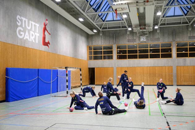 STUTTGART 20251128 The Swedish national team trains in Sporthalle Tivoli during the Womens Handball World Championship in Stuttgart, Germany STUTTGART GERMANY x10070x  Copyright: xJessicaxGowx xTTx HANDBOLLS-VM 2025 TRÄNING