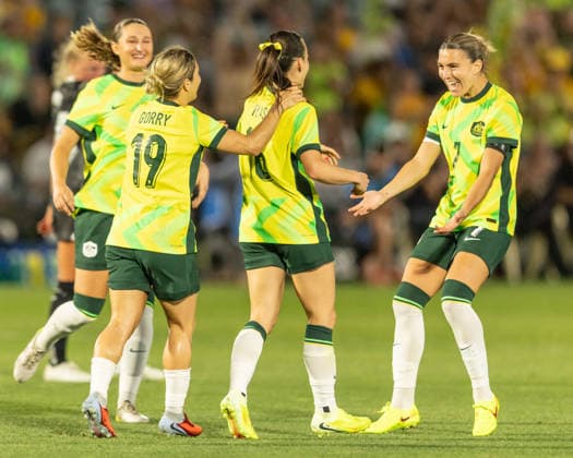 November 28, 2025, Gosford, Nsw, Australia: The Matildas celebrate a goal during the WomenÃ¢â‚¬â ¢s FIFA International Friendly, Länderspiel, Nationalmannschaft between Australia and New Zealand Gosford Australia - ZUMAt173 20251128_zsp_t173_013 Copyright: xStephanexThomasx