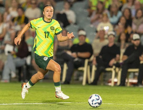 November 28, 2025, Gosford, Nsw, Australia: AMY SAYER of Australia runs with the ball during the WomenÃ¢â‚¬â ¢s FIFA International Friendly, Länderspiel, Nationalmannschaft between Australia and New Zealand Gosford Australia - ZUMAt173 20251128_zsp_t173_025 Copyright: xStephanexThomasx