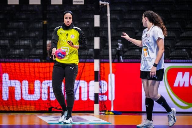 ROTTERDAM , 28-11-2025 , Rotterdam Ahoy , Womens World Championship, WM, Weltmeisterschaft Handball 2025 , match between Austria and Egypt , picture shows Egypt goalkeeper Mai Gomaa Austria - Egypt (women)  x32232268x Copyright: