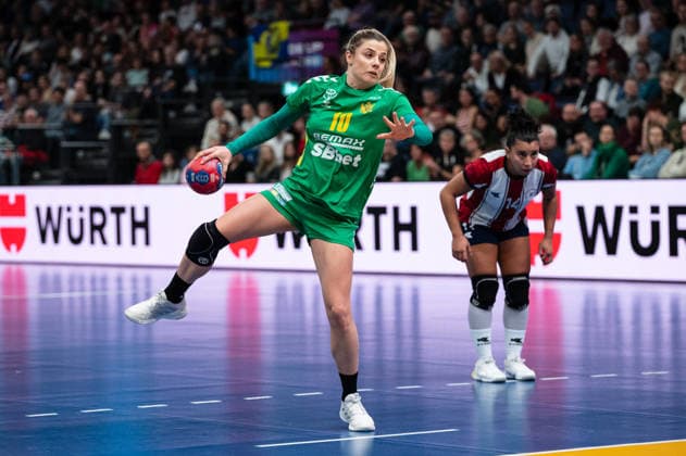 PLETIKOäI? Matea (10 Montenegro) takes a 7m penalty throw during the IHF Women s Handball World Championship, WM, Weltmeisterschaft game between Paraguay and Montenegro at the SWT Arena in Trier, Germany Copyright: xMartinxPitschx xSPPx Sportspressphoto_SPR66747