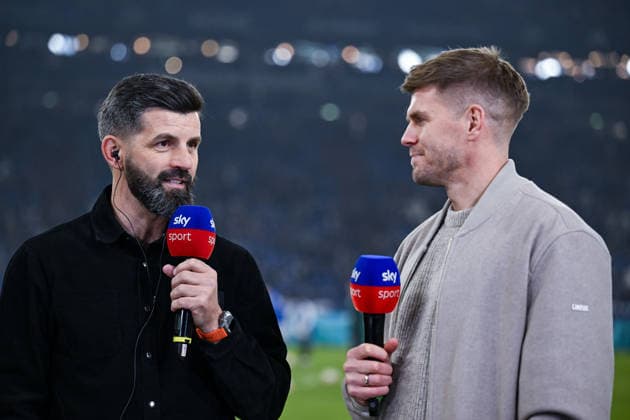 28 11 2025, Football, 2 Bundesliga, Season 2025 2026, Matchday 14, FC Schalke 04 SC Paderborn, Coach Miron Muslic FC Schalke 04 , Simon Terodde, xRHR PHOTO YYx Copyright: KROEGER RHR-FOTOx RHR-FOTO YY