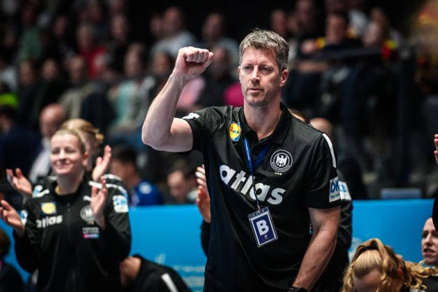 Markus Gaugisch Germany national team, Coach Siegerfaust, Support from the sideline GER, Uruguay Germany, Handball World Championship, preliminary round, group C, 28 11 2025 GER, Uruguay Germany, Handball World Championship, preliminary round, group C, 28 11 2025 Stuttgart Copyright: xSandyxDinkelackerx EP_SDR