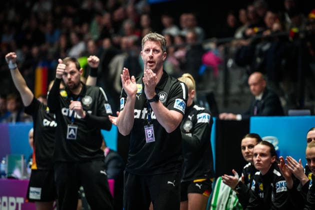 Markus Gaugisch Germany National Team, Coach Applause for the German Team GER, Uruguay Germany, Handball World Championship, Preliminary Round, Group C, 28 11 2025 GER, Uruguay Germany, Handball World Championship, Preliminary Round, Group C, 28 11 2025 Stuttgart Copyright: xSandyxDinkelackerx EP_SDR