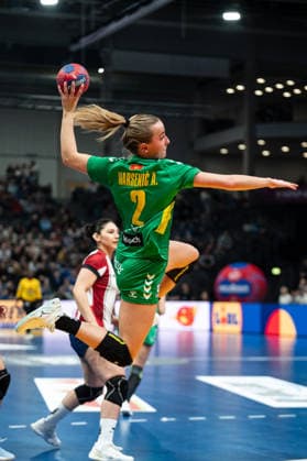 MARSENI? Anastasija (2 Montenegro) takes a jump shot during the IHF Women s Handball World Championship, WM, Weltmeisterschaft game between Paraguay and Montenegro at the SWT Arena in Trier, Germany Copyright: xMartinxPitschx xSPPx Sportspressphoto_SPR66748
