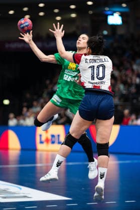 GRBI? Itana (96 Montenegro) in a duel with GONZALEZ ROA Gisela (10 Paraguay) during the IHF Women s Handball World Championship, WM, Weltmeisterschaft game between Paraguay and Montenegro at the SWT Arena in Trier, Germany Copyright: xMartinxPitschx xSPPx Sportspressphoto_SPR66749